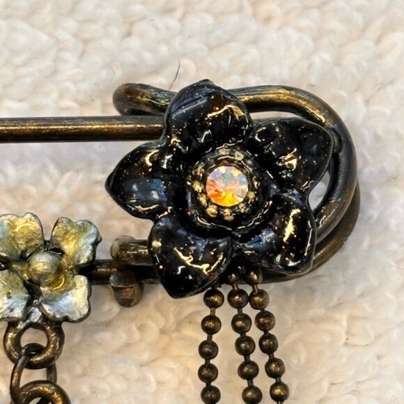 Vintage safety pin flower brooch - Picture 5 of 10